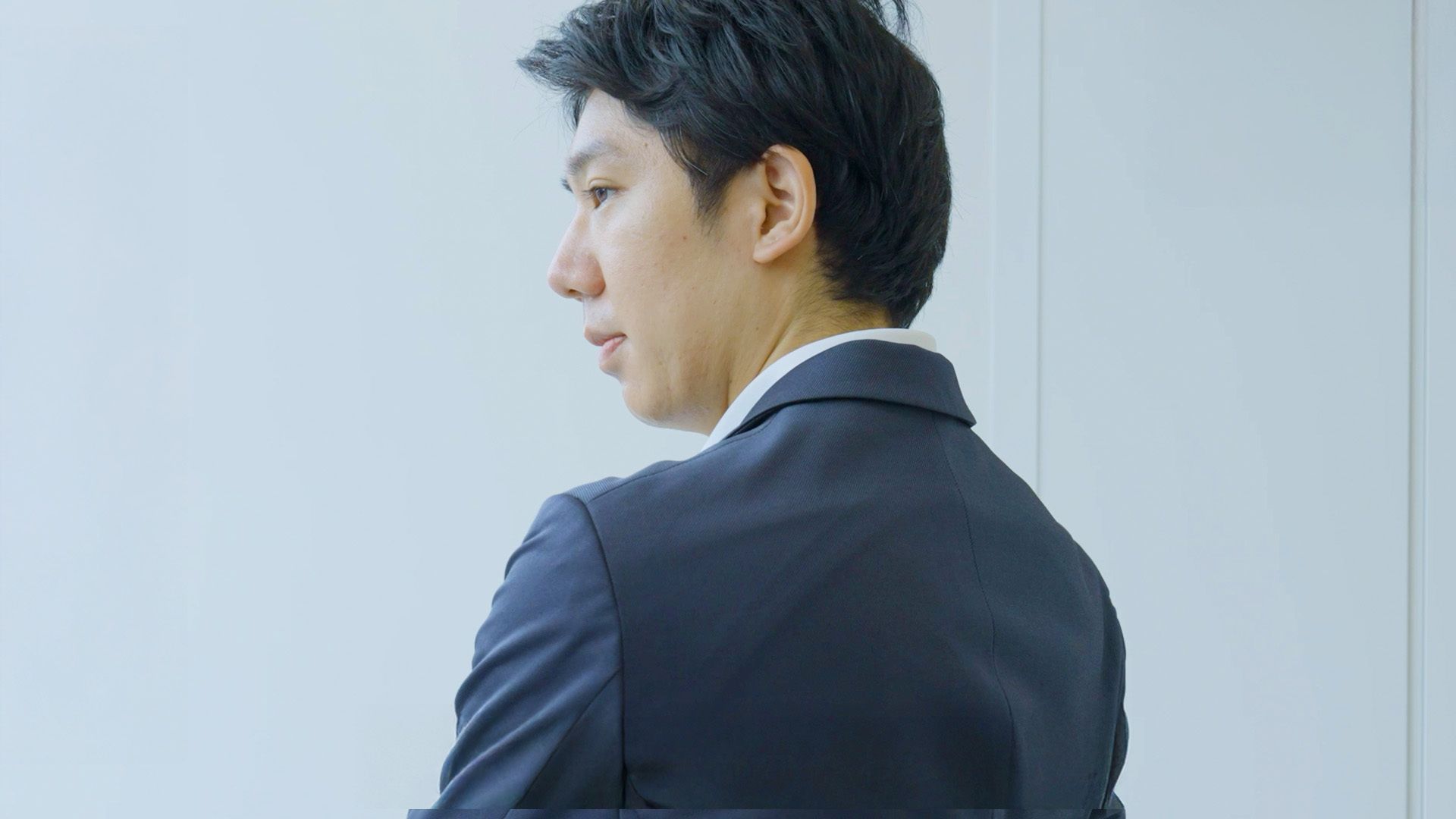 ジャージースーツなら、カジュアルな印象を与えずに、お客さまと対面